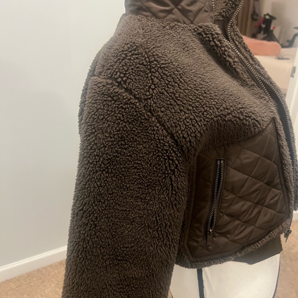 Sherpa Edge Bomber
Alo   Xsmall. NWOT. - Picture 11 of 14
